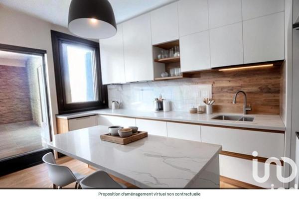 Maison traditionnelle 12 pièces de 268 m² à Loire-Authion (49250)