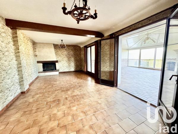 Maison traditionnelle 12 pièces de 268 m² à Loire-Authion (49250)