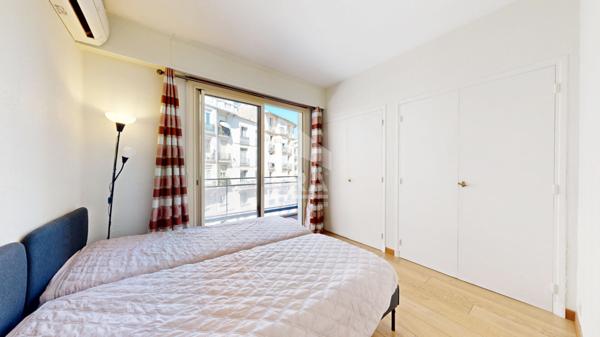 NICE - CENTRE VILLE / RUE CHÂTEAUNEUF : JOLI 2 PIÈCES AVEC BALCON