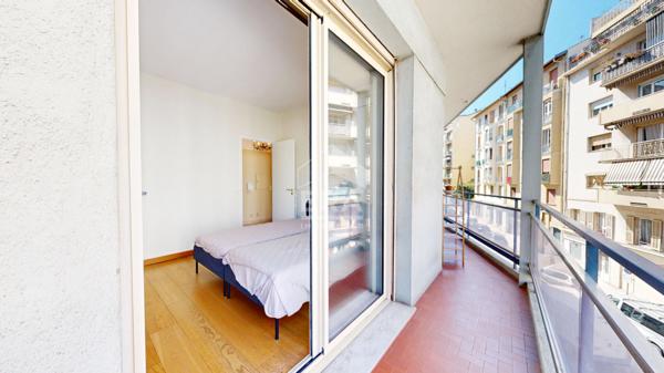 NICE - CENTRE VILLE / RUE CHÂTEAUNEUF : JOLI 2 PIÈCES AVEC BALCON