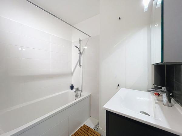 Bel appartement 3 pièces avec terrasse, parking et garage. Au coeur de la butte Sainte-Anne, Nantes