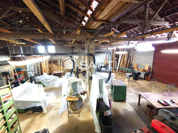 JOLIE MAISON RÉNOVÉE AVEC SES GRANDES DÉPENDANCES