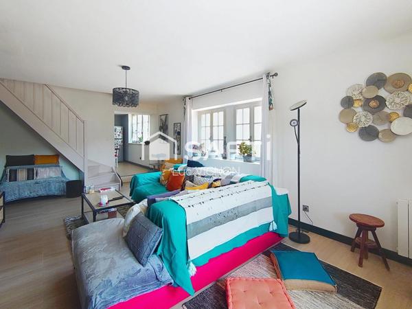 JOLIE MAISON RÉNOVÉE AVEC SES GRANDES DÉPENDANCES