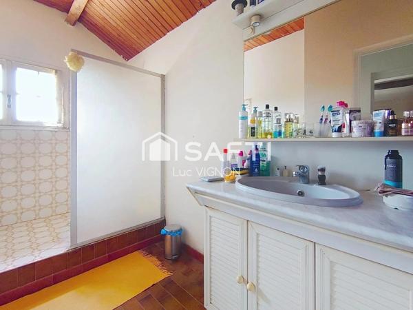 JOLIE MAISON RÉNOVÉE AVEC SES GRANDES DÉPENDANCES