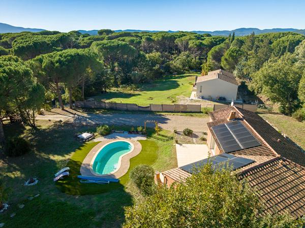 A VENDRE ! EN EXCLUSIVITE à VIDAUBAN Maison 4 pièces de 115 m² avec Piscine et garage sur 2548 m² de terrain
