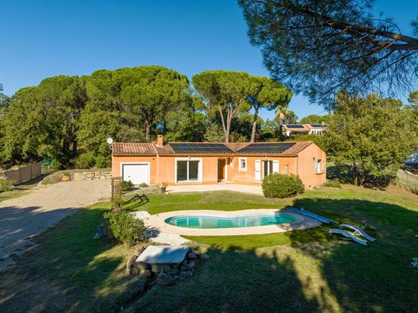 A VENDRE ! EN EXCLUSIVITE à VIDAUBAN Maison 4 pièces de 115 m² avec Piscine et garage sur 2548 m² de terrain