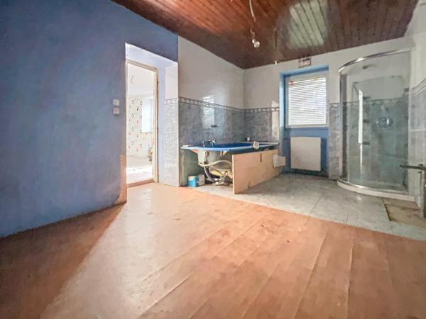 Authentique maison en pisé à réinventer !