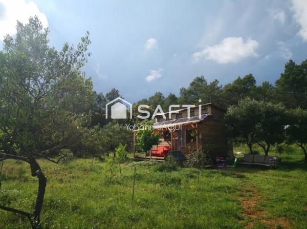 Cotignac – Terrain agricole 6000 m² avec Tiny House autonome (eau + électricité)