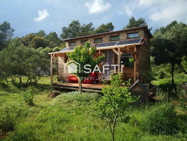 Cotignac – Terrain agricole 6000 m² avec Tiny House autonome (eau + électricité)