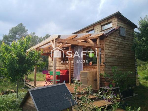 Cotignac – Terrain agricole 6000 m² avec Tiny House autonome (eau + électricité)
