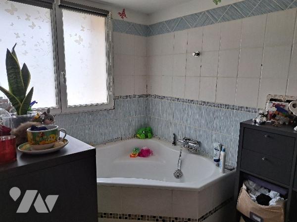 PROXIMITE CENTRE VILLE/ECOLES/GARE SNCF 
Maison 105 M² habitables