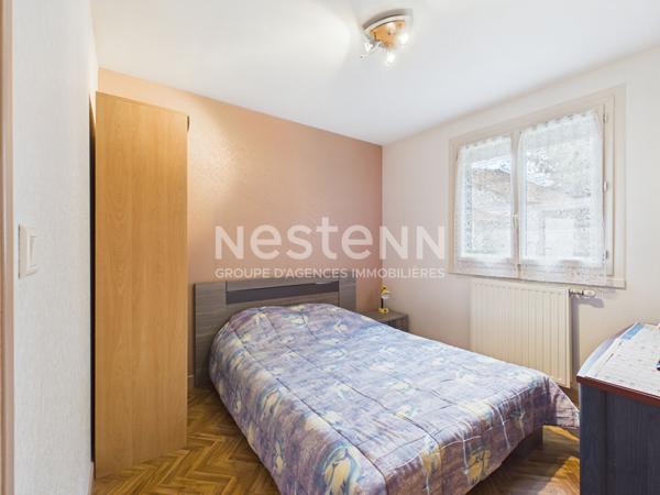 A Saint Mamet La Salvetat, à 20 minutes d'Aurillac, à Vendre Maison de type 4 sur sous sol avec garage, pergola bioclimatique.