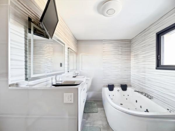 Maison d’architecte contemporaine connectée BBC 188 m² avec prestations d'exception sur parcelle de 750 m² avec piscine