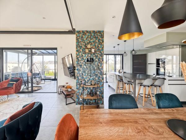 Maison d’architecte contemporaine connectée BBC 188 m² avec prestations d'exception sur parcelle de 750 m² avec piscine