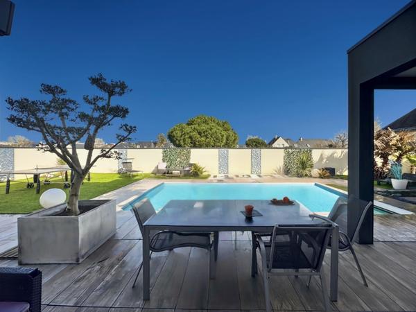 Maison d’architecte contemporaine connectée BBC 188 m² avec prestations d'exception sur parcelle de 750 m² avec piscine