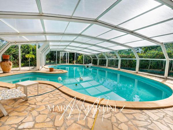 Domaine de caractère rénové avec gîte indépendant, piscine couverte et terrain constructible