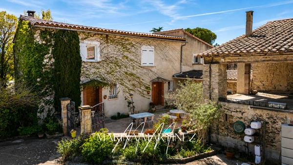 Domaine de caractère rénové avec gîte indépendant, piscine couverte et terrain constructible