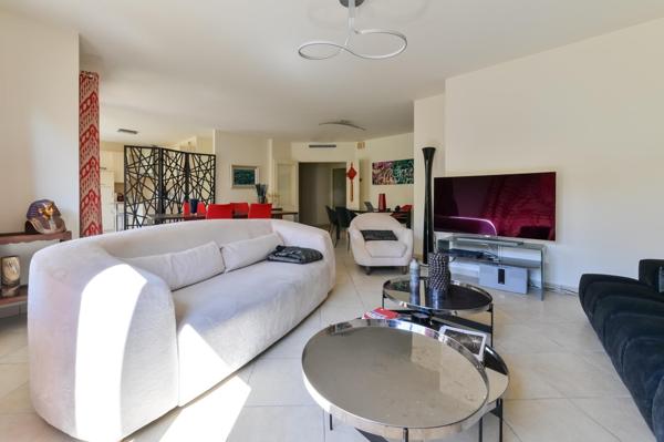 Appartement à CHARBONNIERES-LES-BAINS, 69260 - 4 pièces 126m²