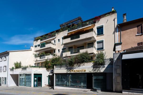 Appartement à CHARBONNIERES-LES-BAINS, 69260 - 4 pièces 126m²