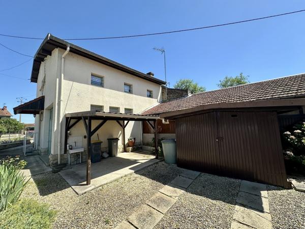 Maison avec potentiel comprenant cour, garage et grenier aménageable 85 000 €