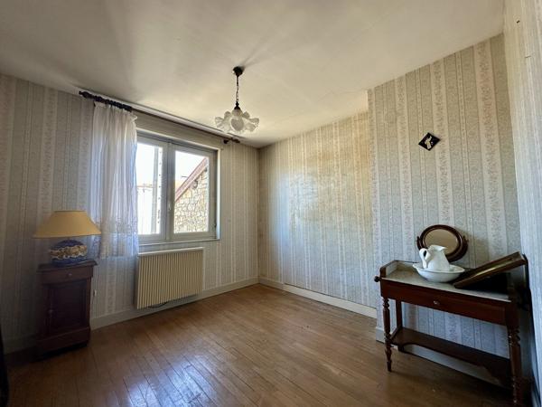 Maison avec potentiel comprenant cour, garage et grenier aménageable 85 000 €