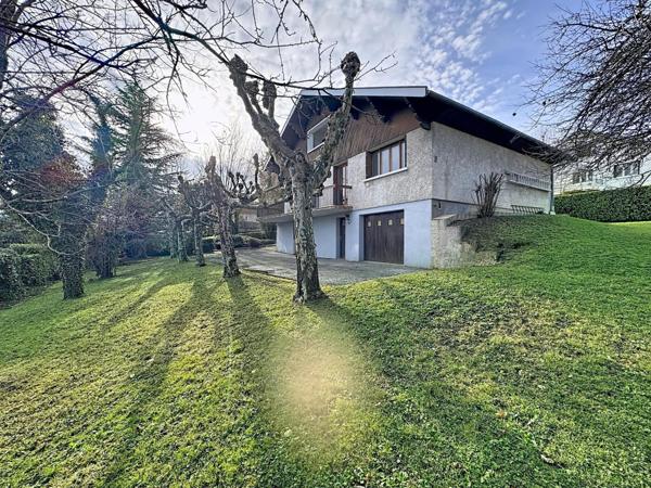 Vue montagnes, au calme, potentiel, grand terrain, sous-sol complet