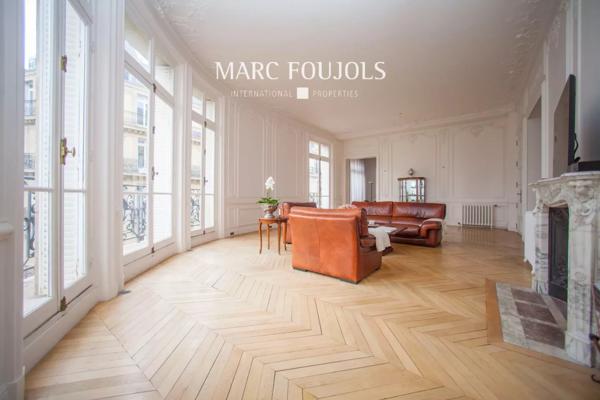 Appartement avec vue tour Eiffel Place du Trocadéro