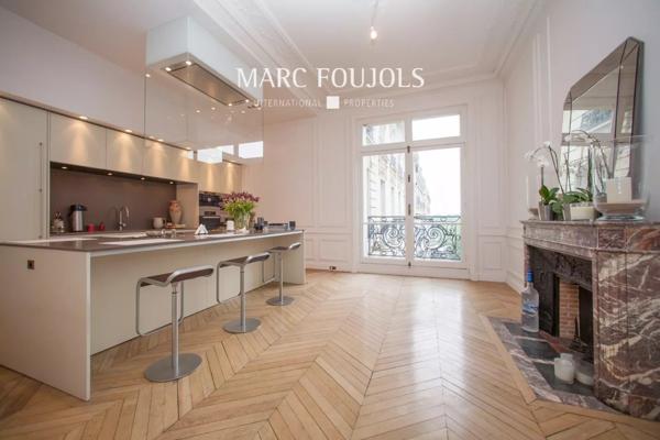 Appartement avec vue tour Eiffel Place du Trocadéro