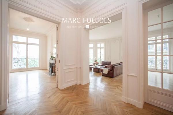 Appartement avec vue tour Eiffel Place du Trocadéro