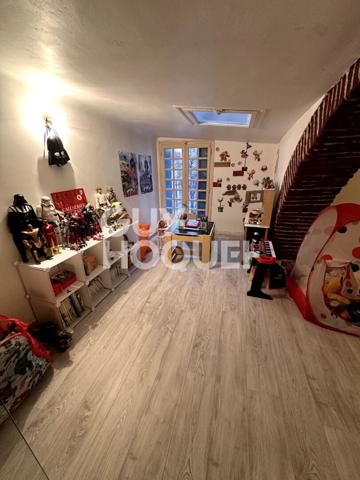 EXCLUSIVITE - à vendre à BAIXAS (66390) Maison de village R+2 de type F6 de 141 m²