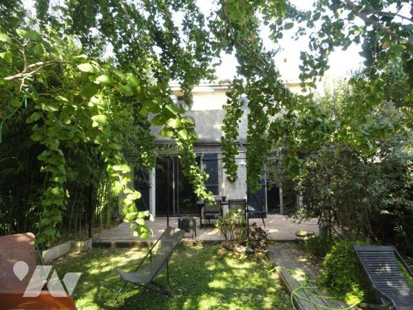 Proche de toutes  commodités villa de 90m² habitables  se composant en rez-de-chaussée belle es...