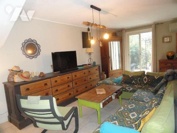 Proche de toutes  commodités villa de 90m² habitables  se composant en rez-de-chaussée belle es...