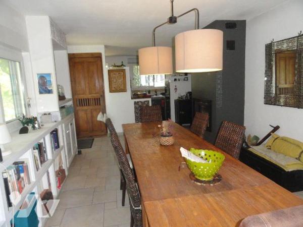 Proche de toutes  commodités villa de 90m² habitables  se composant en rez-de-chaussée belle es...