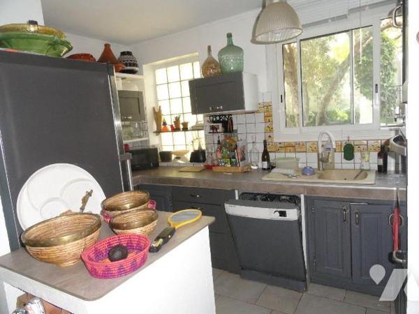 Proche de toutes  commodités villa de 90m² habitables  se composant en rez-de-chaussée belle es...