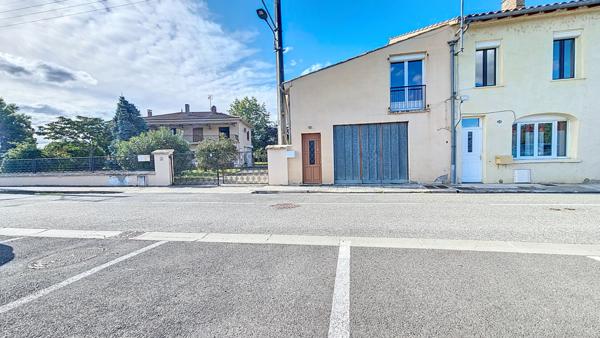 Maison de ville avec petit jardin hyper centre Carbonne