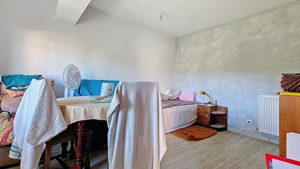 Maison de ville avec petit jardin hyper centre Carbonne