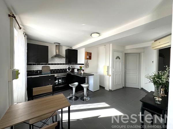 Appartement T2 1er étage Trèbes avec séjour 23 m² cuisine aménagée et vue sur le fleuve Aude