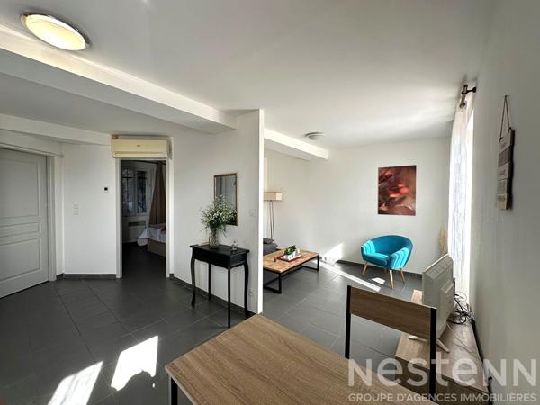 Appartement T2 1er étage Trèbes avec séjour 23 m² cuisine aménagée et vue sur le fleuve Aude