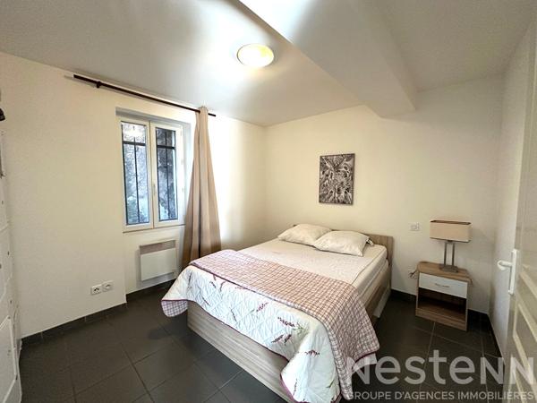 Appartement T2 1er étage Trèbes avec séjour 23 m² cuisine aménagée et vue sur le fleuve Aude