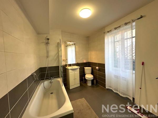 Appartement T2 1er étage Trèbes avec séjour 23 m² cuisine aménagée et vue sur le fleuve Aude