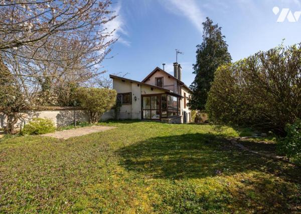 REIMS/proche Centre Ville - Maison avec dépendance et jardin