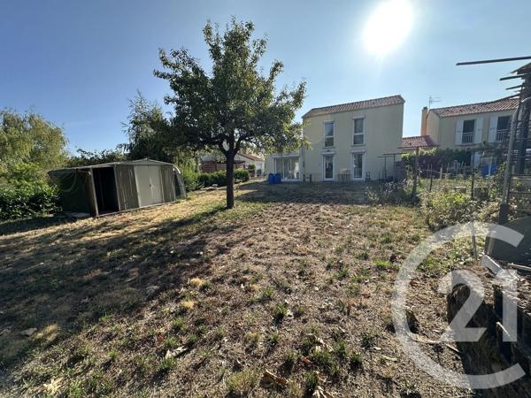 Maison à vendre  4 pièces - 88,80 m 2   VILLEREST  - 42