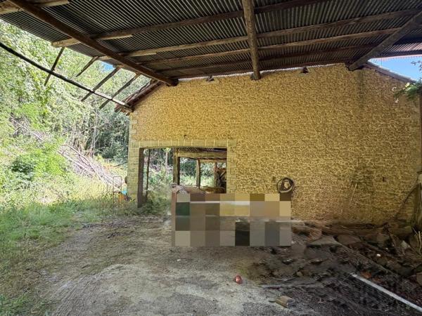MARCIAC(32): cachée, au bout d'un chemin privé, PROPRIETE sur 2ha, anciens Bains avec sa source encore présente, dépendance, authenticité assurée !