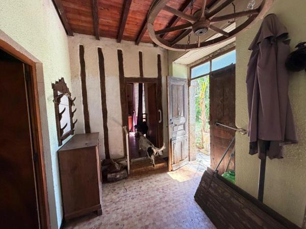 MARCIAC(32): cachée, au bout d'un chemin privé, PROPRIETE sur 2ha, anciens Bains avec sa source encore présente, dépendance, authenticité assurée !