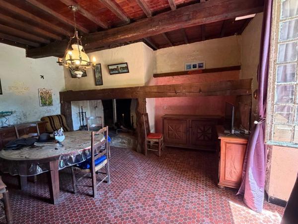MARCIAC(32): cachée, au bout d'un chemin privé, PROPRIETE sur 2ha, anciens Bains avec sa source encore présente, dépendance, authenticité assurée !