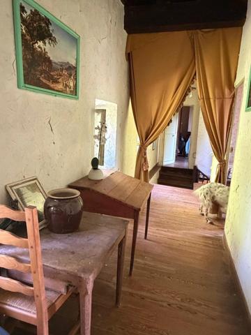 MARCIAC(32): cachée, au bout d'un chemin privé, PROPRIETE sur 2ha, anciens Bains avec sa source encore présente, dépendance, authenticité assurée !