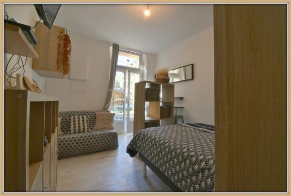 Appartement rénové avec jardin privatif – Vendu entièrement meublé 1 pièces NIMES (30)