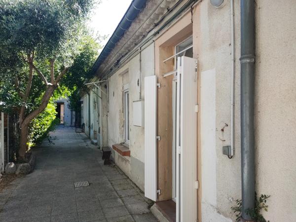 Appartement rénové avec jardin privatif – Vendu entièrement meublé 1 pièces NIMES (30)