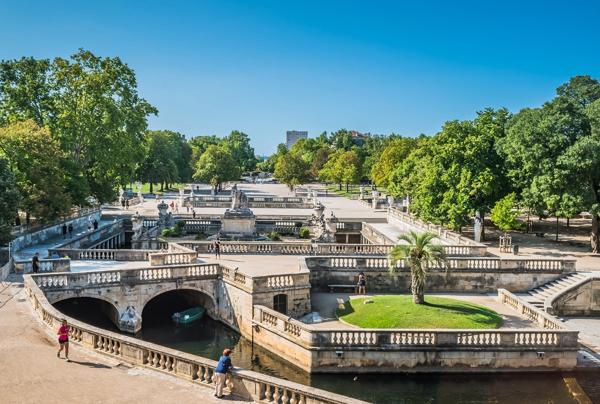 Appartement rénové avec jardin privatif – Vendu entièrement meublé 1 pièces NIMES (30)