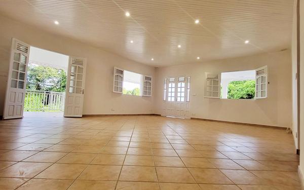 Appartement à louer    4 pièces • 126,89 m2 Le Lamentin